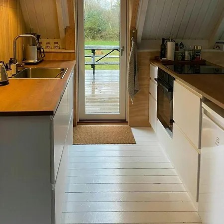 Cosy Little Wooden House On Natural Grounds Casa vacanze