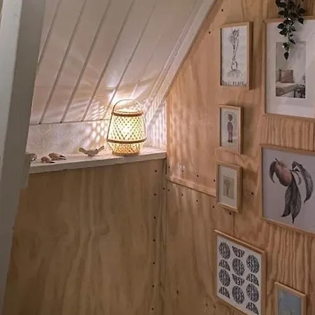 Cosy Little Wooden House On Natural Grounds Casa vacanze *